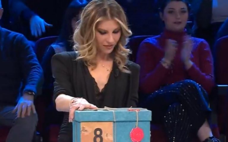 Simona dalle Marche, chi è la concorrente di Affari Tuoi che ha vinto 38.000 euro stasera Simona dalle Marche, chi è la concorrente di Affari Tuoi che ha vinto 38.000 euro stasera