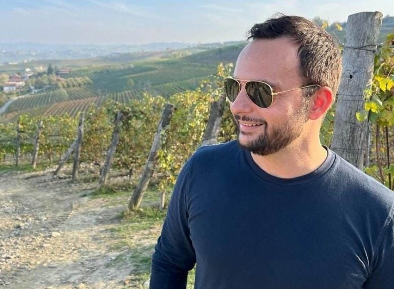 Tragico incidente stradale in moto, chi era Il giornalista Fabio Postiglione morto a 44 anni Tragico incidente stradale in moto, chi era Il giornalista Fabio Postiglione morto a 44 anni