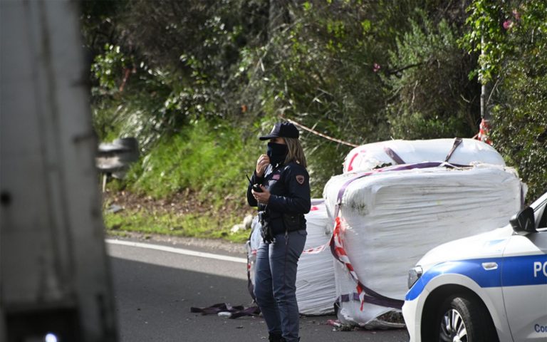 Tragico incidente a Salerno, camion travolge gruppo di ciclisti: un morto e un ferito