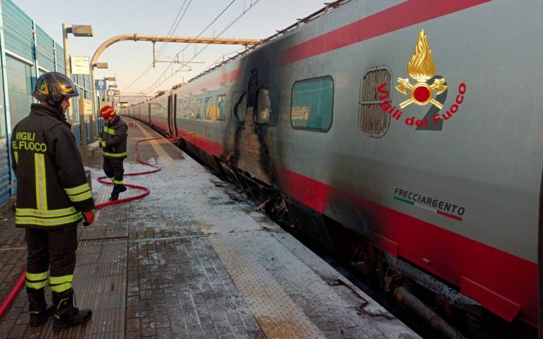 Principio d’incendio sul treno da Genova a Roma, passeggeri evacuati e disagi sulla circolazione ferroviaria