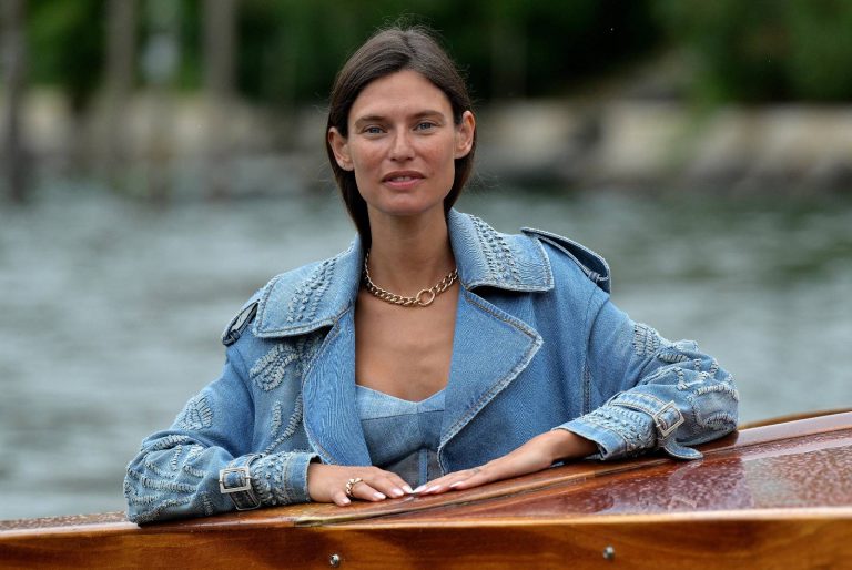 Bianca Balti inizia una nuova cura contro il tumore e lo annuncia su Instagram: ”Funziona bene soprattutto…”