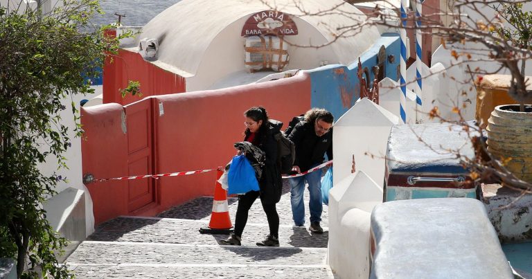 Terremoto a Santorini, 550 eventi sismici in 24 ore, l’esperto: “La frequenza di scosse di grande intensità vuol dire che…” Terremoto a Santorini, 550 eventi sismici in 24 ore, l’esperto: “La frequenza di scosse di grande intensità vuol dire che…”