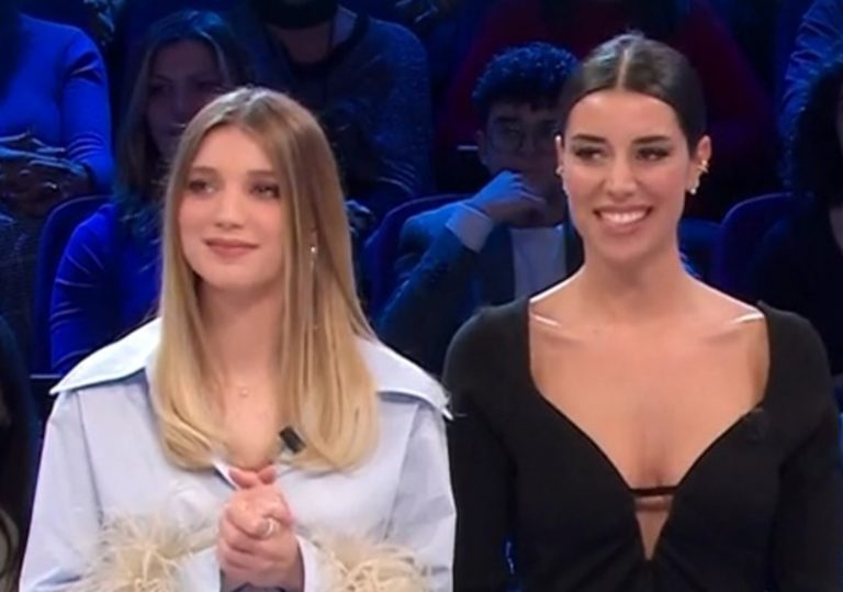 Federica dall’Emilia-Romagna vince 25.000 euro ad Affari Tuoi: la commovente storia del numero 8 legato al suo ex fidanzato