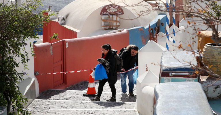 Terremoto a Santorini, 550 eventi sismici in 24 ore, l’esperto: “La frequenza di scosse di grande intensità vuol dire che…”