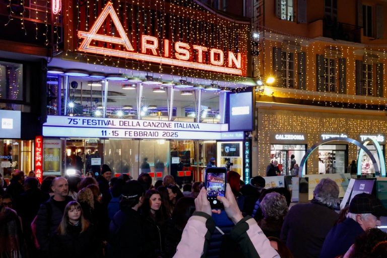 10 grandi cantautori che non sono mai stati in gara al Festival di Sanremo 10 grandi cantautori che non sono mai stati in gara al Festival di Sanremo