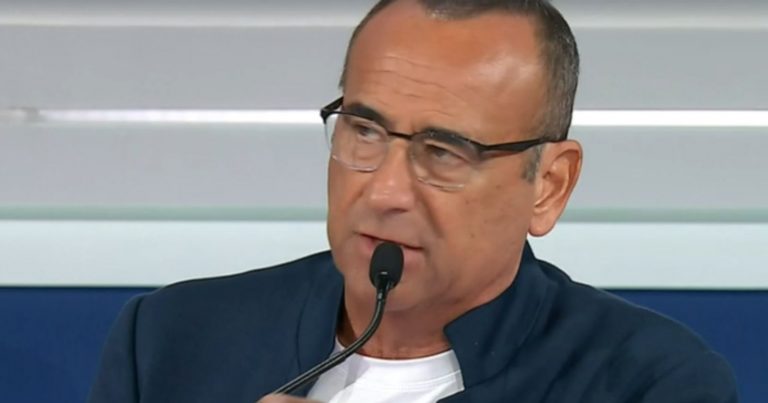 Sanremo 2025, Carlo Conti si commuove durante la conferenza stampa del Festival parlando della mamma