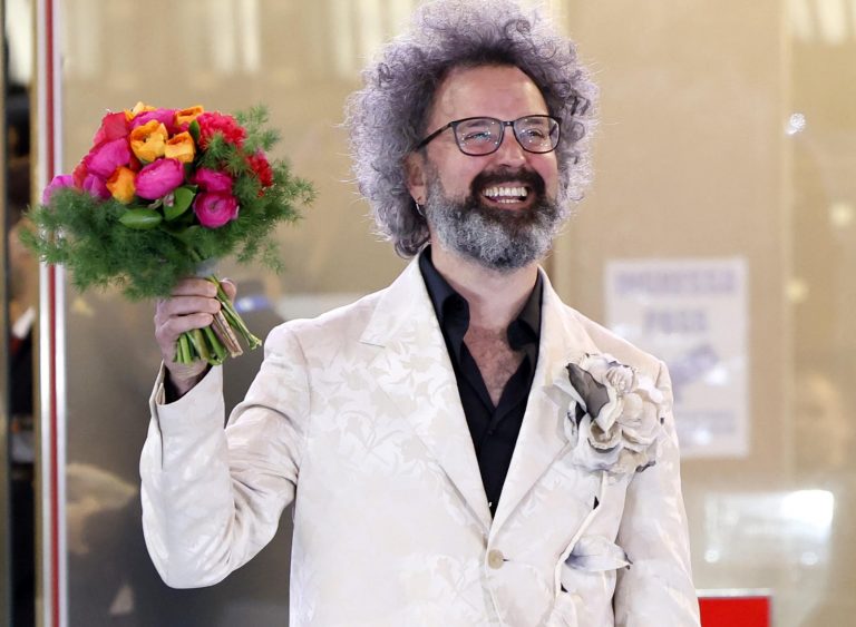 Simone Cristicchi a Sanremo 2025, il significato della sua canzone “Quando sarai piccola”