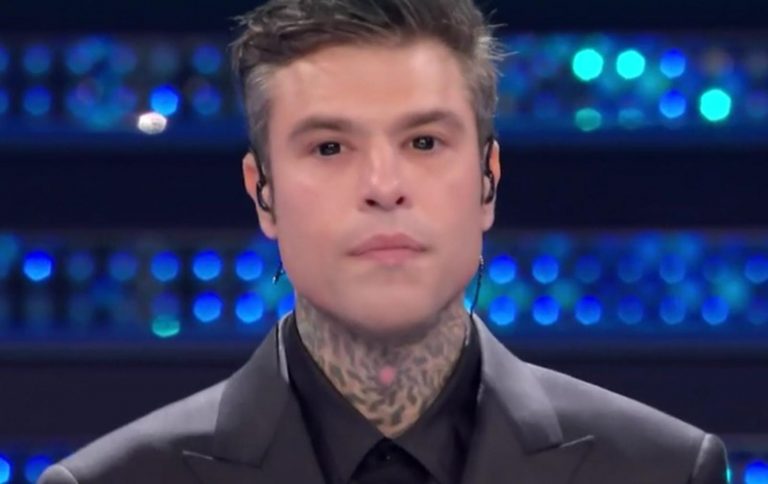 Fedez a Sanremo 2025, la verità sugli occhi neri: ecco perché ha messo le lenti