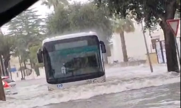 Violenta grandinata si abbatte su Gagliano del Capo: strade come fiumi e allagamenti