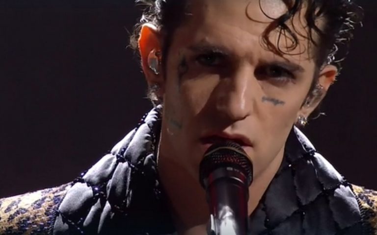 Achille Lauro a Sanremo 2025, il significato della canzone ‘Incoscienti giovani’ e l’alone di mistero legato al brano Achille Lauro a Sanremo 2025, il significato della canzone ‘Incoscienti giovani’ e l’alone di mistero legato al brano