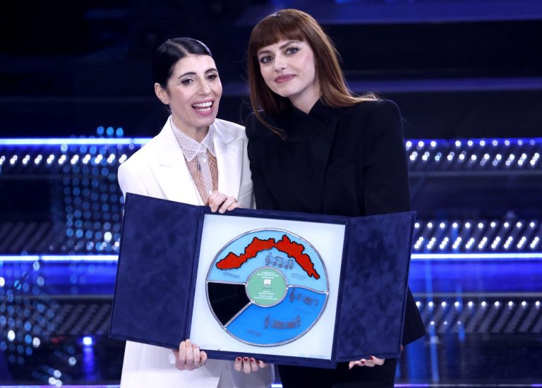 Giorgia e Annalisa hanno vinto la serata Cover a Sanremo 2025: ecco il significato della canzone “Skyfall” di Adele