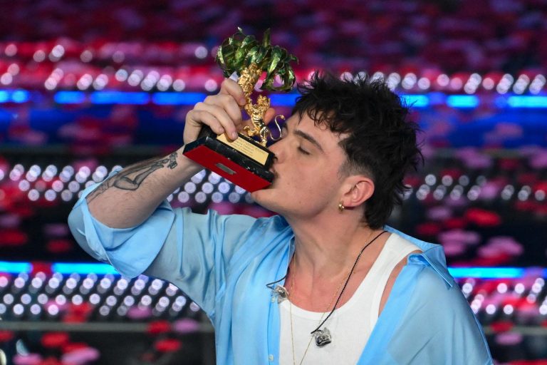 Olly ha vinto Sanremo 2025, il titolo della canzone cambiato all’ultimo per la nonna