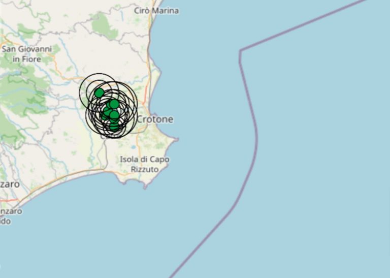 Sciame sismico in provincia di Crotone, registrate otto scosse di magnitudo superiore a 3 in tre ore: i precedenti Sciame sismico in provincia di Crotone, registrate otto scosse di magnitudo superiore a 3 in tre ore: i precedenti