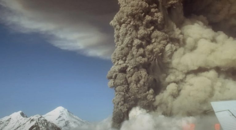 I terremoti sotto il vulcano dell’Alaska potrebbero essere il segnale premonitore di una eruzione imminente