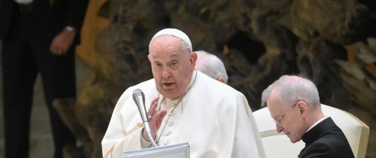 Polmonite bilaterale, cos’è la malattia che ha colpito Papa Francesco: quali sono i sintomi e i rischi Polmonite bilaterale, cos’è la malattia che ha colpito Papa Francesco: quali sono i sintomi e i rischi