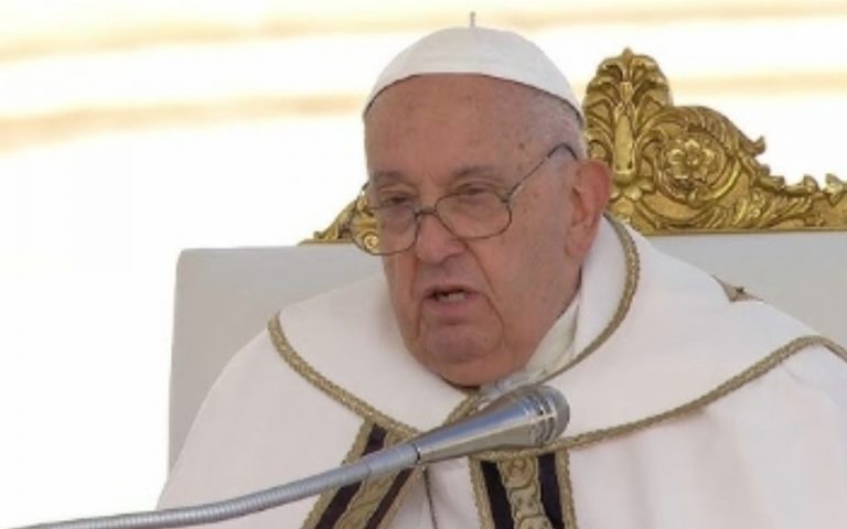 Papa Francesco, il parere dello pneumologo Corbetta sulla crisi respiratoria di oggi: ”Necessarie terapie specifiche…”