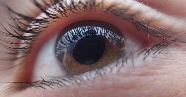 Glaucoma, di cosa si tratta e i sintomi cui prestare attenzione Glaucoma, di cosa si tratta e i sintomi cui prestare attenzione