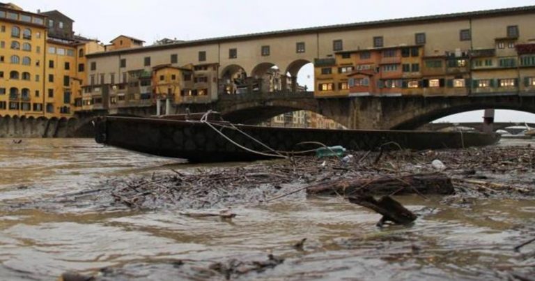 Cronaca meteo – Maltempo in Toscana: allerta rossa, fiume Arno in piena e misure straordinarie di sicurezza