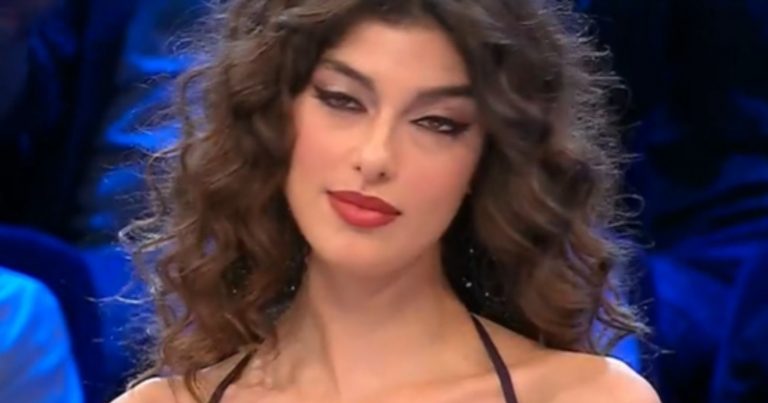 Antonia dalla Campania, chi è la concorrente che ha vinto 50.000 euro stasera ad Affari Tuoi Antonia dalla Campania, chi è la concorrente che ha vinto 50.000 euro stasera ad Affari Tuoi