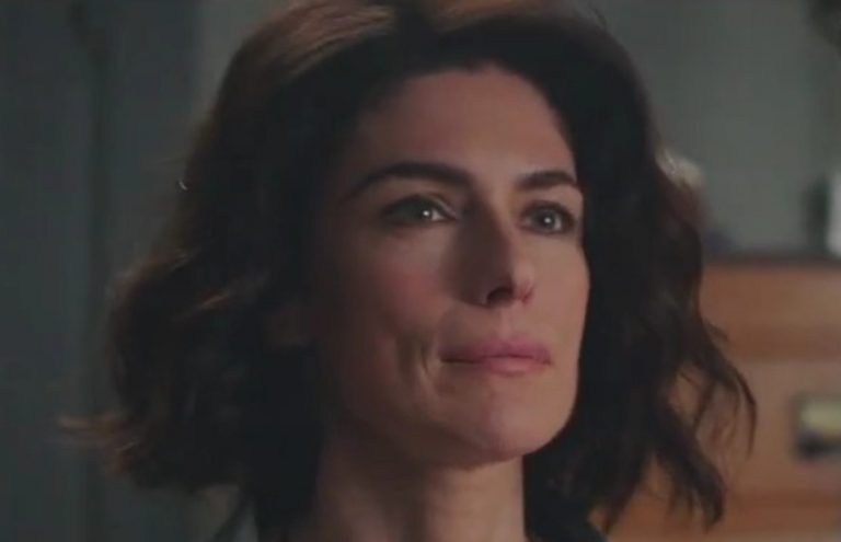 Le onde del passato 2 si farà? Le indiscrezioni sulla possibile seconda stagione della serie tv Mediaset Le onde del passato 2 si farà? Le indiscrezioni sulla possibile seconda stagione della serie tv Mediaset