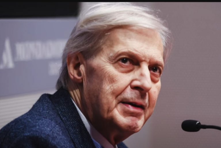 Sgarbi ricoverato perchè rifiuta di alimentarsi: l’apprensione di amici e parenti Sgarbi ricoverato perchè rifiuta di alimentarsi: l’apprensione di amici e parenti