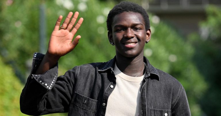 Seydou Sarr, chi è l’attore protagonista del film “Io capitano” in onda su Rai 1 Seydou Sarr, chi è l’attore protagonista del film “Io capitano” in onda su Rai 1