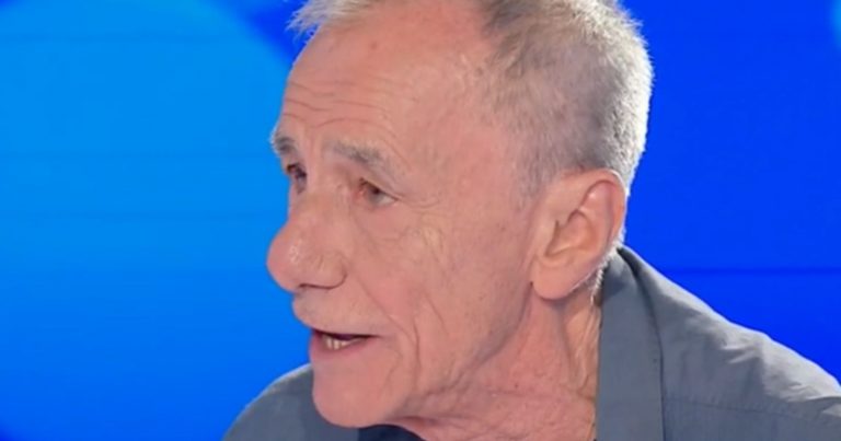 Roberto Vecchioni, chi è la moglie Daria Colombo, 12 anni più giovane e la bellissima dedica a Domenica In Roberto Vecchioni, chi è la moglie Daria Colombo, 12 anni più giovane e la bellissima dedica a Domenica In