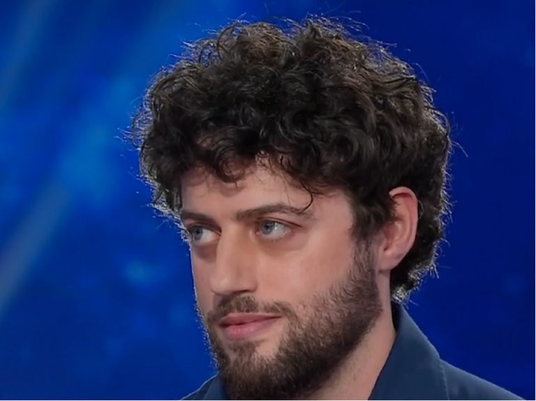 L’Eredità, il gesto inatteso di Marco Liorni prima della vittoria di Gabriele, che ieri ha vinto 200.000 euro L’Eredità, il gesto inatteso di Marco Liorni prima della vittoria di Gabriele, che ieri ha vinto 200.000 euro
