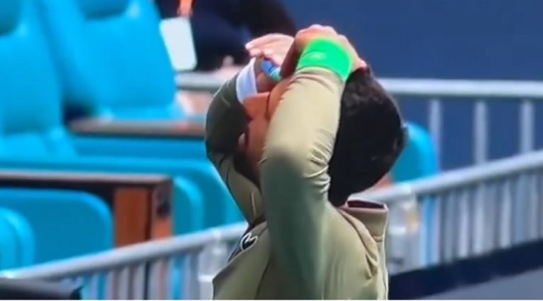 Djokovic ha giocato con un occhio gonfio la finale a Miami: ecco cosa è successo al campione serbo Djokovic ha giocato con un occhio gonfio la finale a Miami: ecco cosa è successo al campione serbo