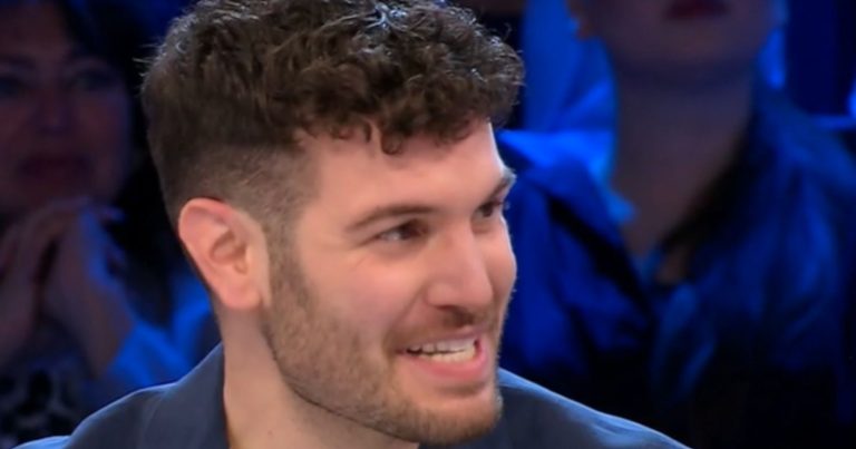 Alessandro dalla Lombardia, chi è il concorrente che stasera ha vinto 30.000 euro ad Affari Tuoi Alessandro dalla Lombardia, chi è il concorrente che stasera ha vinto 30.000 euro ad Affari Tuoi
