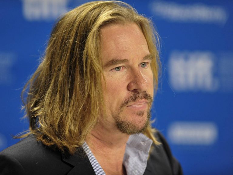 Tumore alla gola, la malattia di Val Kilmer: ecco i sintomi per riconoscerlo Tumore alla gola, la malattia di Val Kilmer: ecco i sintomi per riconoscerlo