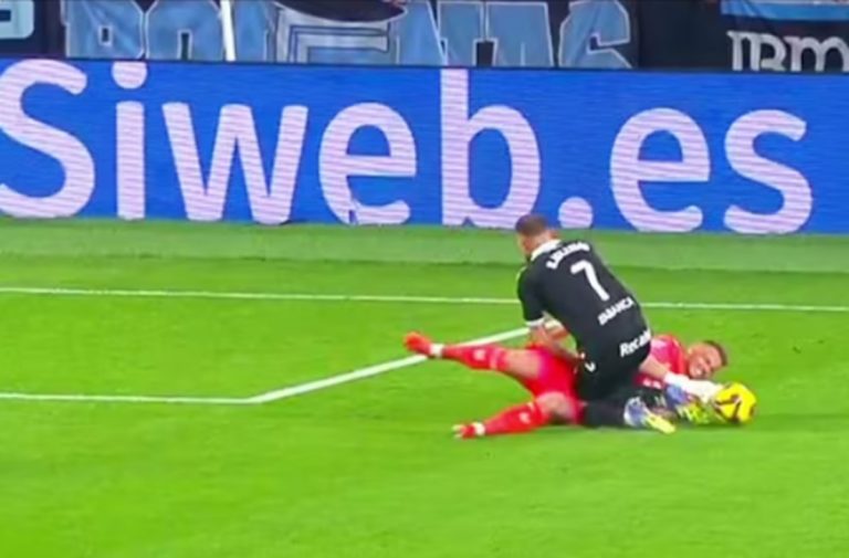 Il portiere olandese del Las Palmas operato d’urgenza dopo uno scontro di gioco, si è perforato l’intestino: ecco come sta adesso Il portiere olandese del Las Palmas operato d’urgenza dopo uno scontro di gioco, si è perforato l’intestino: ecco come sta adesso