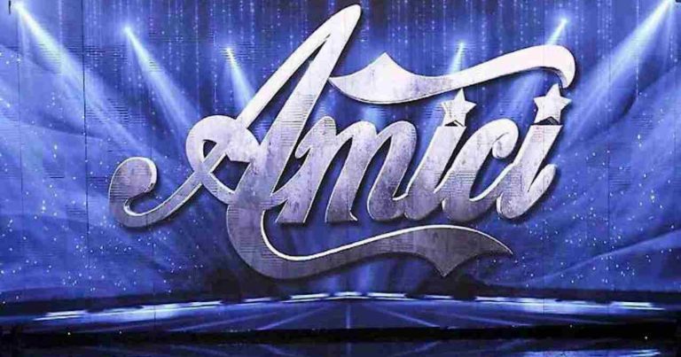 “Amici 25”, anticipazioni puntata del 2 novembre: un allievo a rischio eliminazione