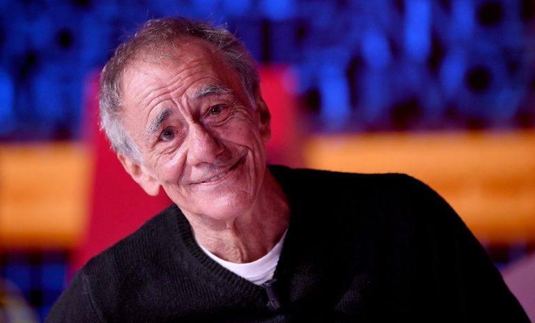 Roberto Vecchioni: “Dopo la morte di nostro figlio mia moglie non vive più, io…” Roberto Vecchioni: “Dopo la morte di nostro figlio mia moglie non vive più, io…”