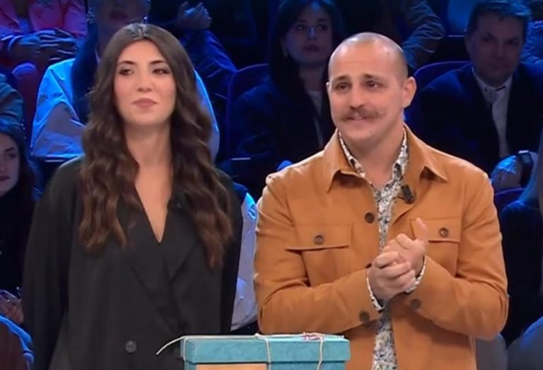 Andrea dalla Toscana, chi è il concorrente di Affari Tuoi che ha vinto 15.000 euro Andrea dalla Toscana, chi è il concorrente di Affari Tuoi che ha vinto 15.000 euro