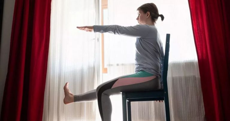 Il test della sedia misura quanto stai invecchiando: bastano 30 secondi per farlo. Ecco come Il test della sedia misura quanto stai invecchiando: bastano 30 secondi per farlo. Ecco come