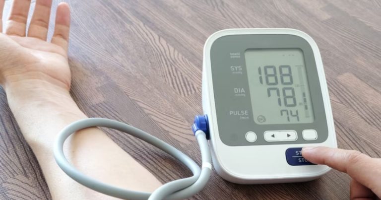 Caldo e pressione bassa, quali sono i rimedi: ecco i consigli del Dottor Alfonso Piccoli Caldo e pressione bassa, quali sono i rimedi: ecco i consigli del Dottor Alfonso Piccoli
