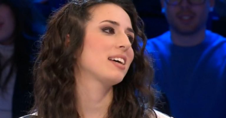 Affari Tuoi, la sfortunata partita di Elisa dal Friuli Venezia Giulia stasera, che nel pacco aveva ‘Gennarino’ Affari Tuoi, la sfortunata partita di Elisa dal Friuli Venezia Giulia stasera, che nel pacco aveva ‘Gennarino’