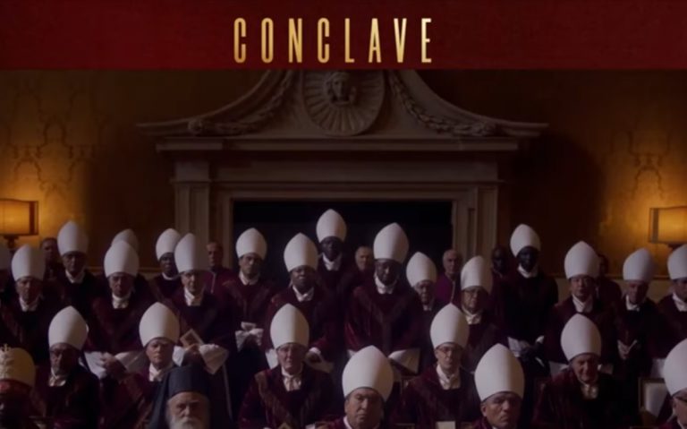 Conclave, recensione, trama e significato del film di Edward Berger che tornerà nelle sale cinematografiche