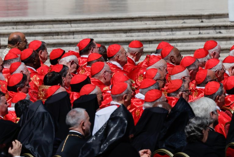 Quanto guadagnano il Papa, i cardinali, i vescovi e i sacerdoti
