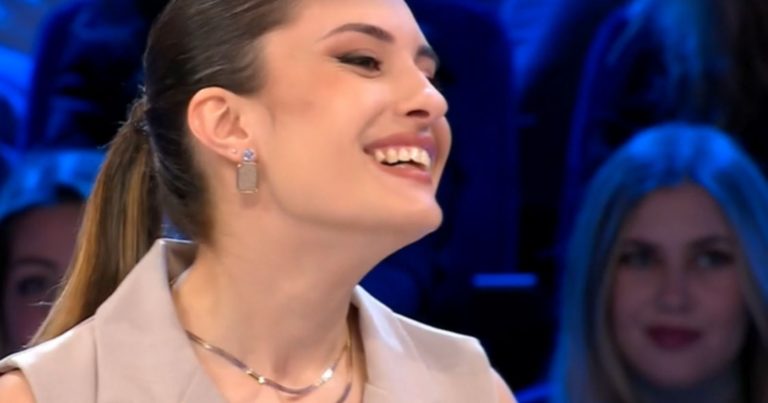 Affari Tuoi, la sfortunata partita di Noemi dalla Basilicata stasera: ecco quanto aveva nel pacco Affari Tuoi, la sfortunata partita di Noemi dalla Basilicata stasera: ecco quanto aveva nel pacco