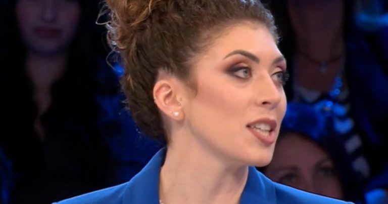 Francesca dall’Abruzzo, chi è la concorrente che ha vinto 15.000 euro stasera ad Affari Tuoi Francesca dall’Abruzzo, chi è la concorrente che ha vinto 15.000 euro stasera ad Affari Tuoi