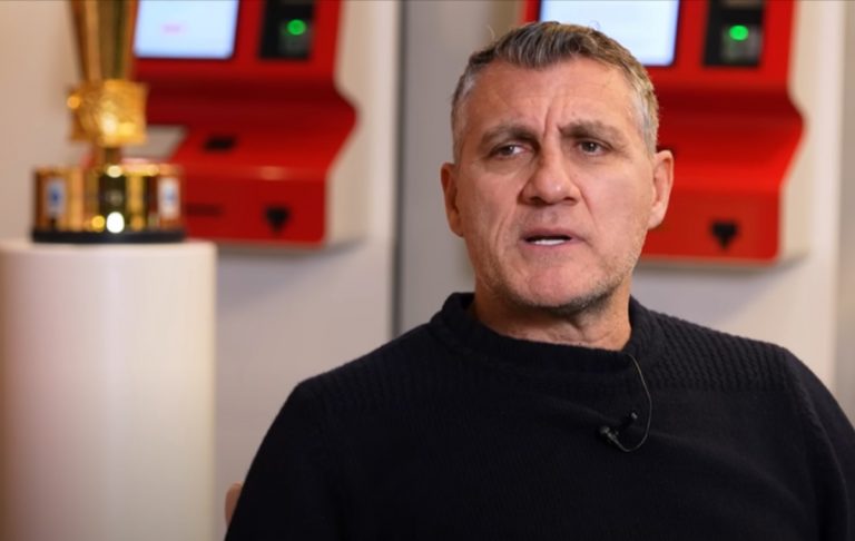 Malore di Vieri alle Maldive, il calciatore pubblica un post: “Vi spiego cosa è successo..” Malore di Vieri alle Maldive, il calciatore pubblica un post: “Vi spiego cosa è successo..”