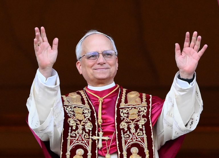 Papa Leone XIV, il gesto di Robert Francis Prevost dopo essere stato eletto: “Ha voluto abbracciare…” Papa Leone XIV, il gesto di Robert Francis Prevost dopo essere stato eletto: “Ha voluto abbracciare…”