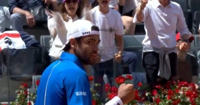 Atp Roma 2025, Berrettini batte in due set Fearnley e vola al terzo turno agli Internazionali di tennis Atp Roma 2025, Berrettini batte in due set Fearnley e vola al terzo turno agli Internazionali di tennis