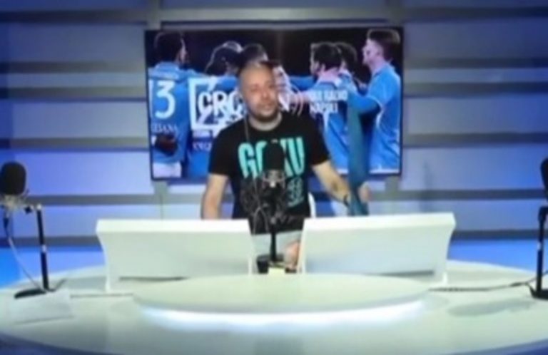 Terremoto M 4.4 ai Campi Flegrei, trema lo studio in diretta: “C’è una fortissima scossa…” Terremoto M 4.4 ai Campi Flegrei, trema lo studio in diretta: “C’è una fortissima scossa…”
