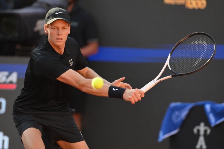 Atp Roma 2025, Jannik Sinner e la simpatica battuta sul fratello: “Un grazie speciale a lui perché…” Atp Roma 2025, Jannik Sinner e la simpatica battuta sul fratello: “Un grazie speciale a lui perché…”