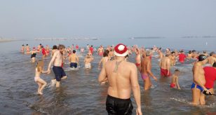 Meteo - Grande fuga dalle spiagge nel viterbese per quello che sembrava una tempesta di sabbia: in realtà era una "lupa di mare"