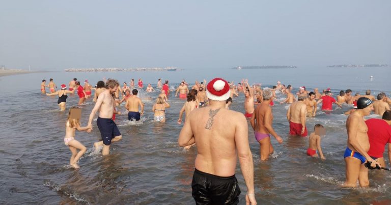 Meteo – Grande fuga dalle spiagge nel viterbese per quello che sembrava una tempesta di sabbia: in realtà era una “lupa di mare” Meteo – Grande fuga dalle spiagge nel viterbese per quello che sembrava una tempesta di sabbia: in realtà era una “lupa di mare”