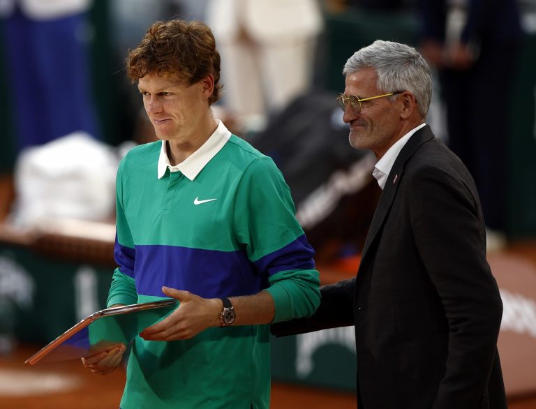 Sinner e la finale persa al Roland Garros, l’azzurro rivela cos’è successo prima della conferenza: “Ho avuto…” Sinner e la finale persa al Roland Garros, l’azzurro rivela cos’è successo prima della conferenza: “Ho avuto…”